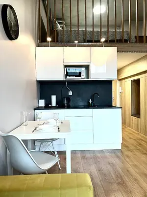 Kuchnia lub aneks kuchenny w obiekcie Zarembowicza Apt 38 - Self Check-In 20h - Parking &Lift