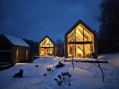 Obiekt Domki Pod Lasem - Domek Sosnowy zimą