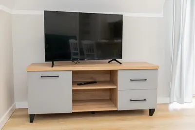 Telewizja i/lub zestaw kina domowego w obiekcie VacationClub – Zdrojowa 7 Apartament 9