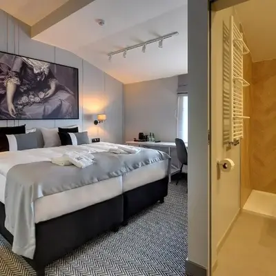 OAK Rooms
