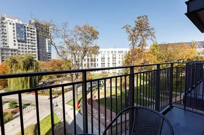 Balkon lub taras w obiekcie Close-Urban Chic - Cozy and Modern Apartment- Jana Pawla