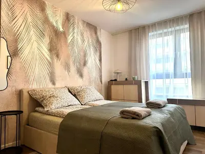 Łóżko lub łóżka w pokoju w obiekcie Nyska Apartment - Self Check-In 20h - Parking
