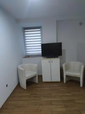 Telewizja i/lub zestaw kina domowego w obiekcie Noclegi dla firm do 8 osób