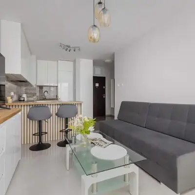 Nowoczesny Apartament w Gliwicach z Umeblowanym Balkonem by Noclegi Renters