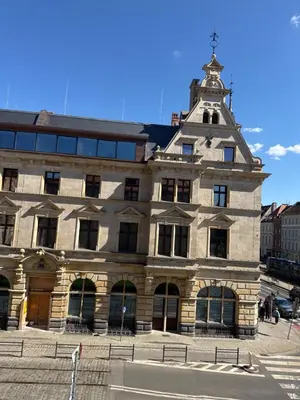 Budynek, w którym mieści się apartament