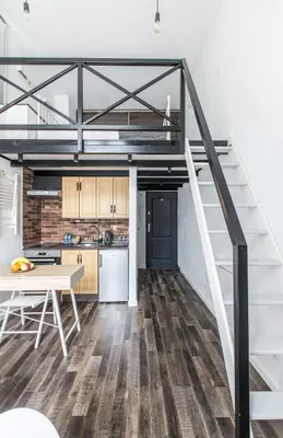 Kuchnia lub aneks kuchenny w obiekcie Indigo 2 Apartment z antresolą
