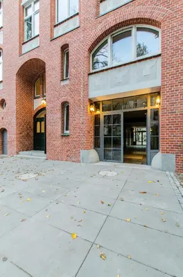 Fasada lub wejście do obiektu Sunstone Apartment in a beautiful townhouse in the CENTER
