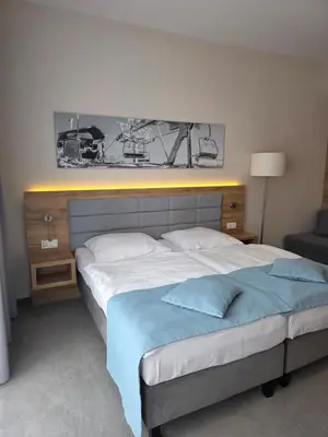 Łóżko lub łóżka w pokoju w obiekcie Aparthotel Apartamenty Czarna Góra 114