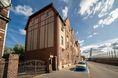 Budynek, w którym mieści się apartament