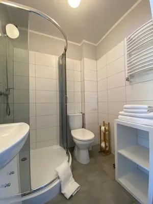 Łazienka w obiekcie APARTAMENT OŚ. ZŁOTE 4B