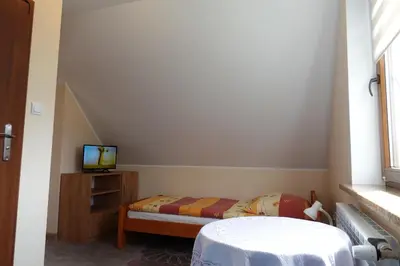 Łóżko lub łóżka w pokoju w obiekcie Mała Chatka całoroczny domek