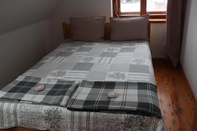 Łóżko lub łóżka w pokoju w obiekcie Pszczelarnia Dom Pracy Twórczej