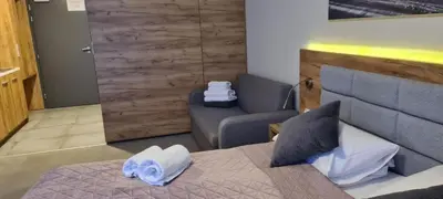 Łóżko lub łóżka w pokoju w obiekcie Aparthotel Apartamenty Czarna Góra 130