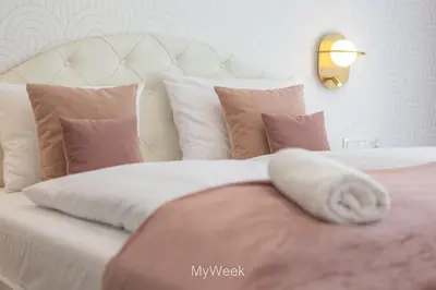 Łóżko lub łóżka w pokoju w obiekcie Ogrody Pieniawskie, MyWeek