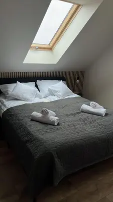 Łóżko lub łóżka w pokoju w obiekcie All Season Sauna&Jacuzzi - Klimat - Willa z widokiem na góry Kotlina Kłodzka 4km do Zieleniec SKI Arena