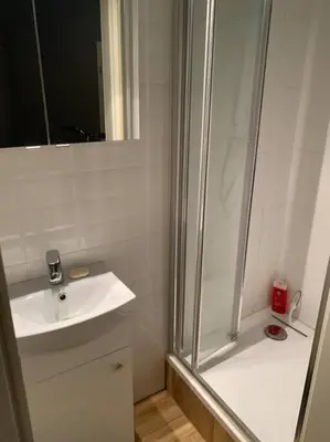 Łazienka w obiekcie 3 Bedroom Lux Apartment Center